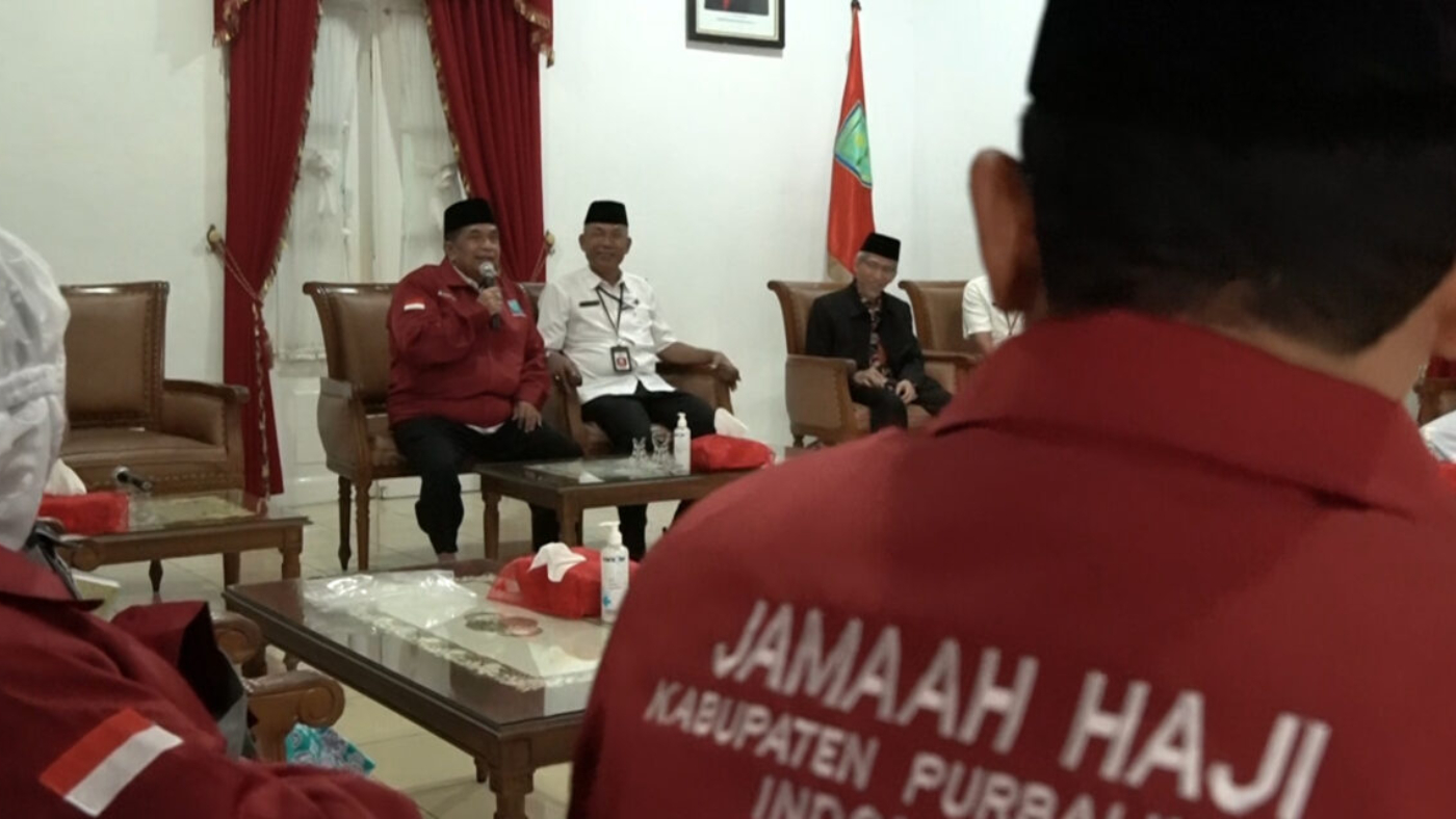 PLH BUPATI LEPAS KEBERANGKATAN JEMAAH CALON HAJI KLOTER 98 KE DONOHUDAN